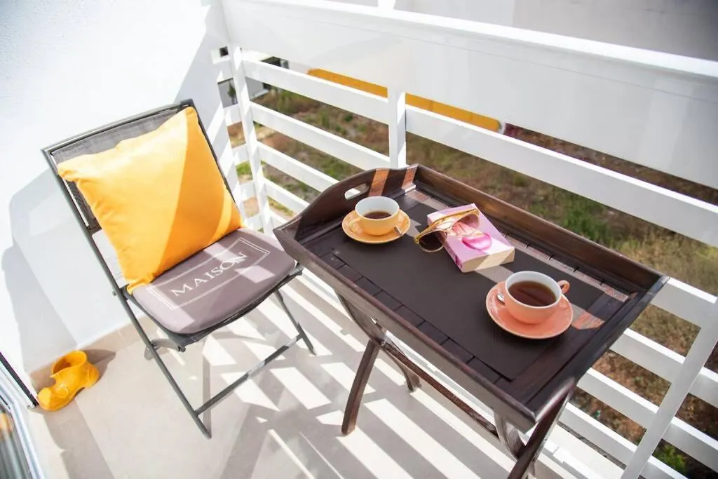 New Fantastic Location 2 Bed, 2 Bath Apartment 150M From The Beach, Central Estepona Spain