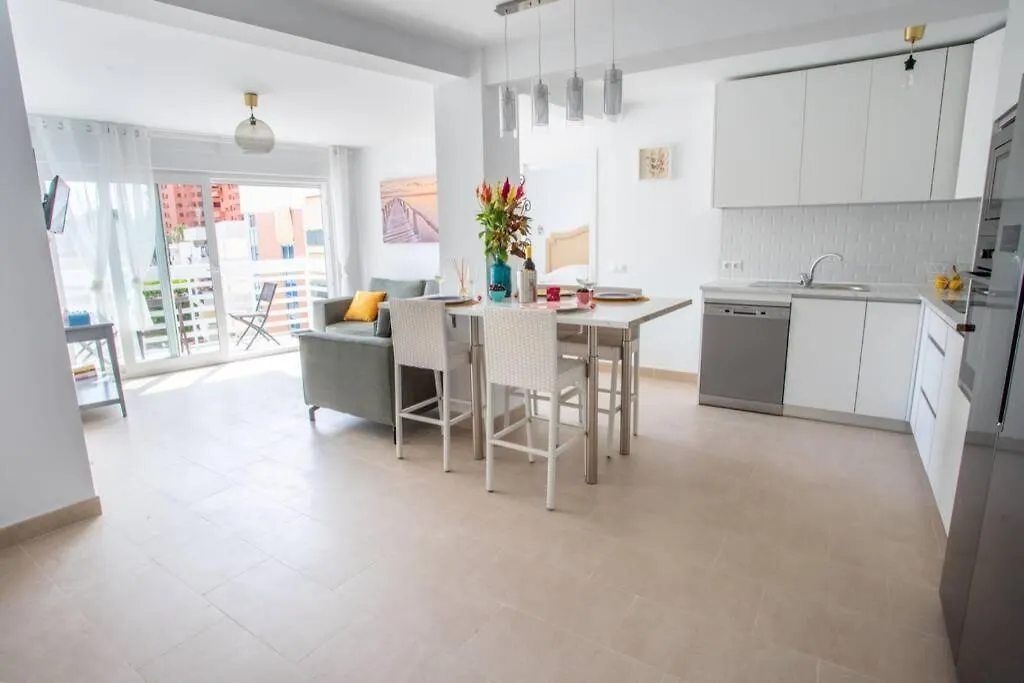 New Fantastic Location 2 Bed, 2 Bath Apartment 150M From The Beach, Central Estepona Spain