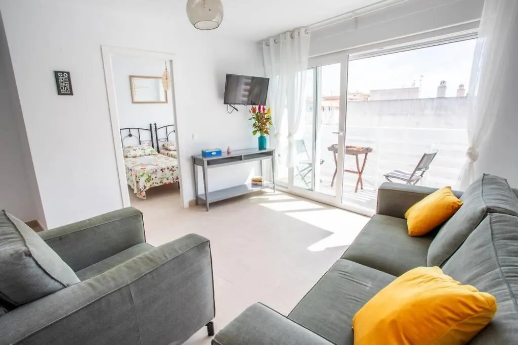 New Fantastic Location 2 Bed, 2 Bath Apartment 150M From The Beach, Central Estepona