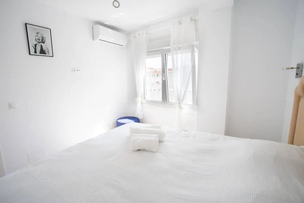 New Fantastic Location 2 Bed, 2 Bath Apartment 150M From The Beach, Central Estepona 0*,