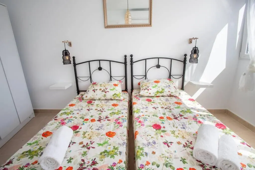 New Fantastic Location 2 Bed, 2 Bath Apartment 150M From The Beach, Central Estepona