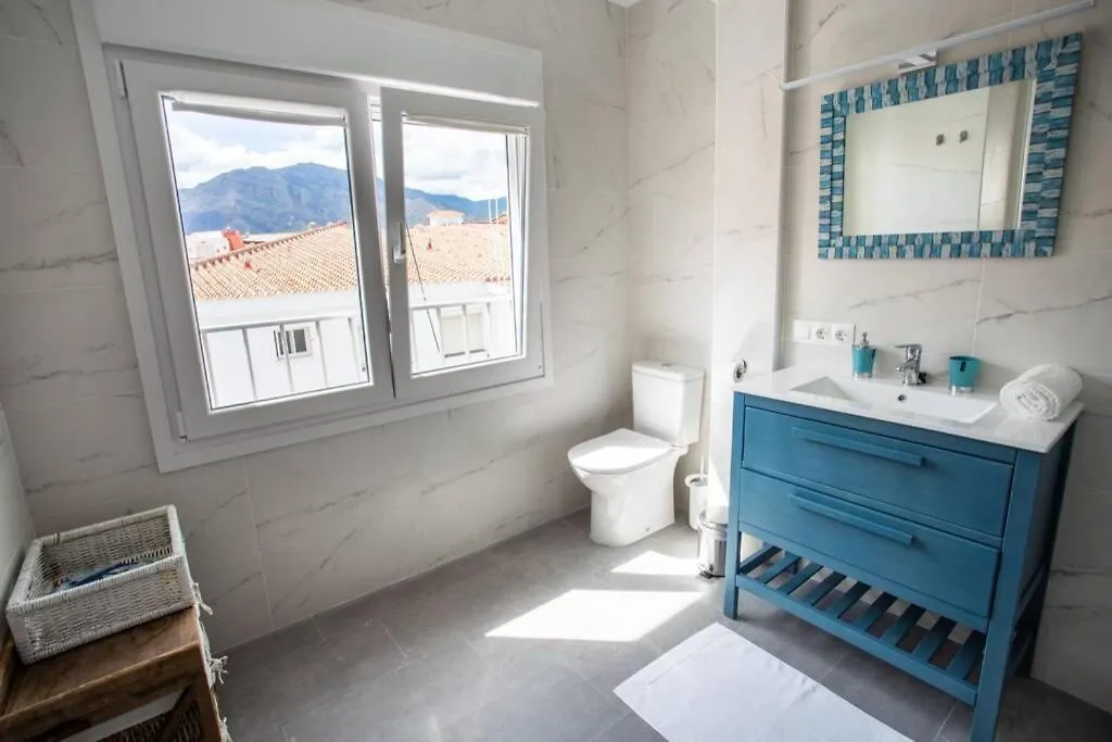 New Fantastic Location 2 Bed, 2 Bath Apartment 150M From The Beach, Central 에스테포나