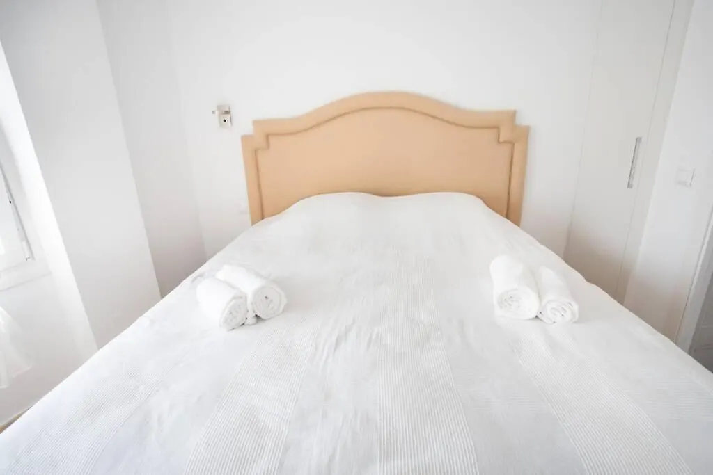 New Fantastic Location 2 Bed, 2 Bath Apartment 150M From The Beach, Central Estepona