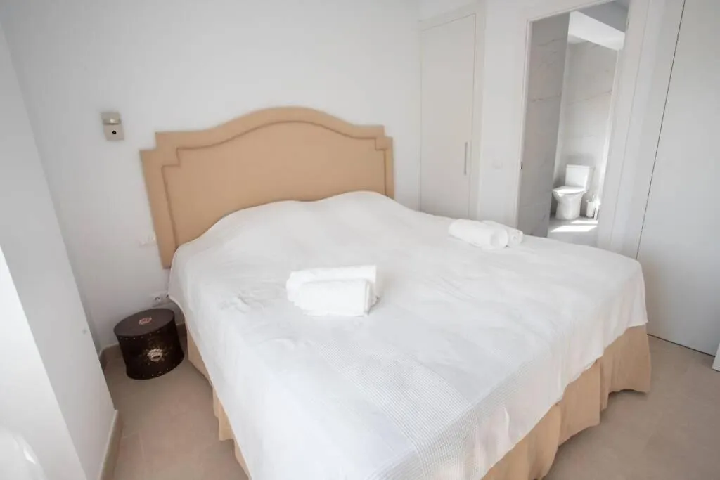 New Fantastic Location 2 Bed, 2 Bath Apartment 150M From The Beach, Central Estepona