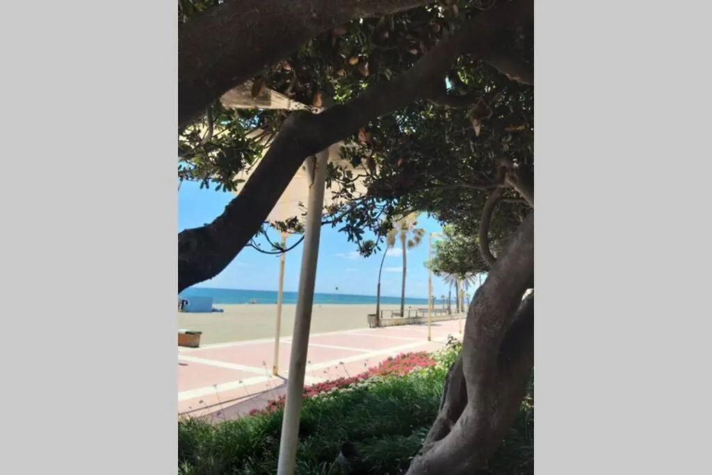 New Fantastic Location 2 Bed, 2 Bath Apartment 150M From The Beach, Central Estepona Spain