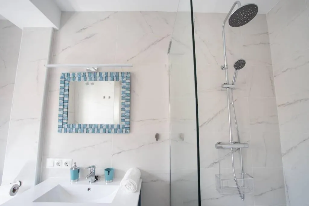 New Fantastic Location 2 Bed, 2 Bath Apartment 150M From The Beach, Central Estepona 0*,