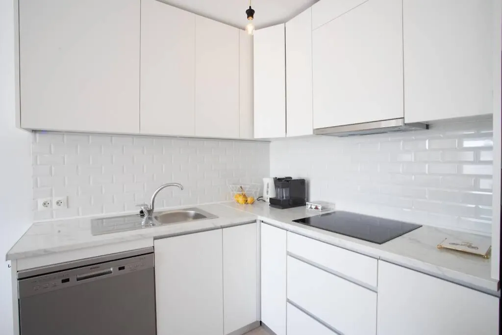 New Fantastic Location 2 Bed, 2 Bath Apartment 150M From The Beach, Central Estepona