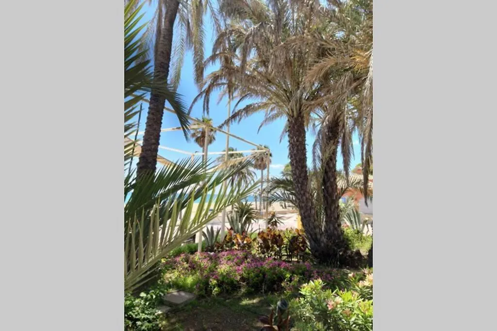 New Fantastic Location 2 Bed, 2 Bath Apartment 150M From The Beach, Central Estepona Spain