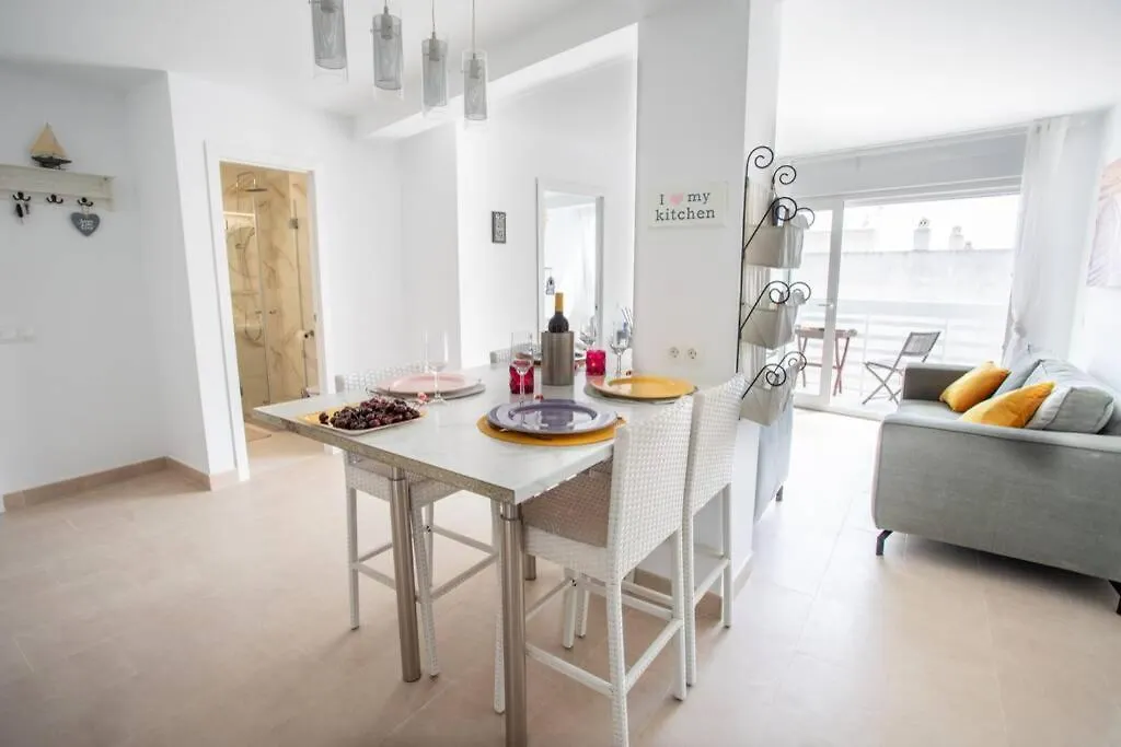 New Fantastic Location 2 Bed, 2 Bath Apartment 150M From The Beach, Central Estepona Spain